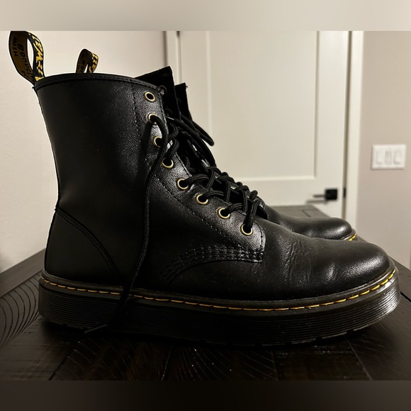 Like new Dr. Martens platform boots - Picture 3 of 7